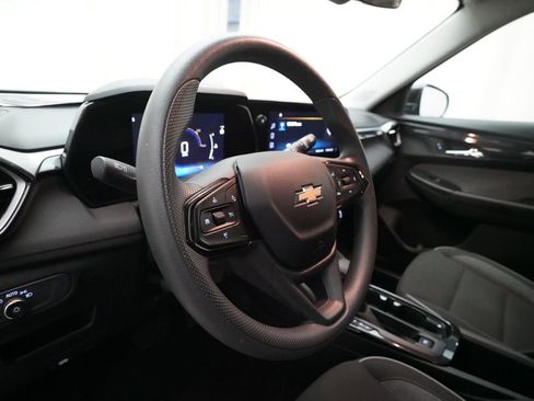 Used 2025 Chevrolet TrailBlazer LT AWD/4WD image 8