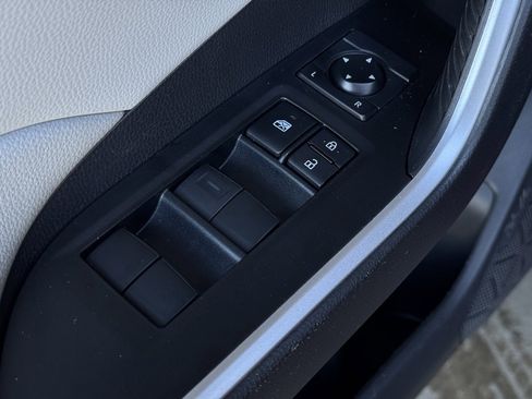 Used 2021 Toyota RAV4 XLE image 10