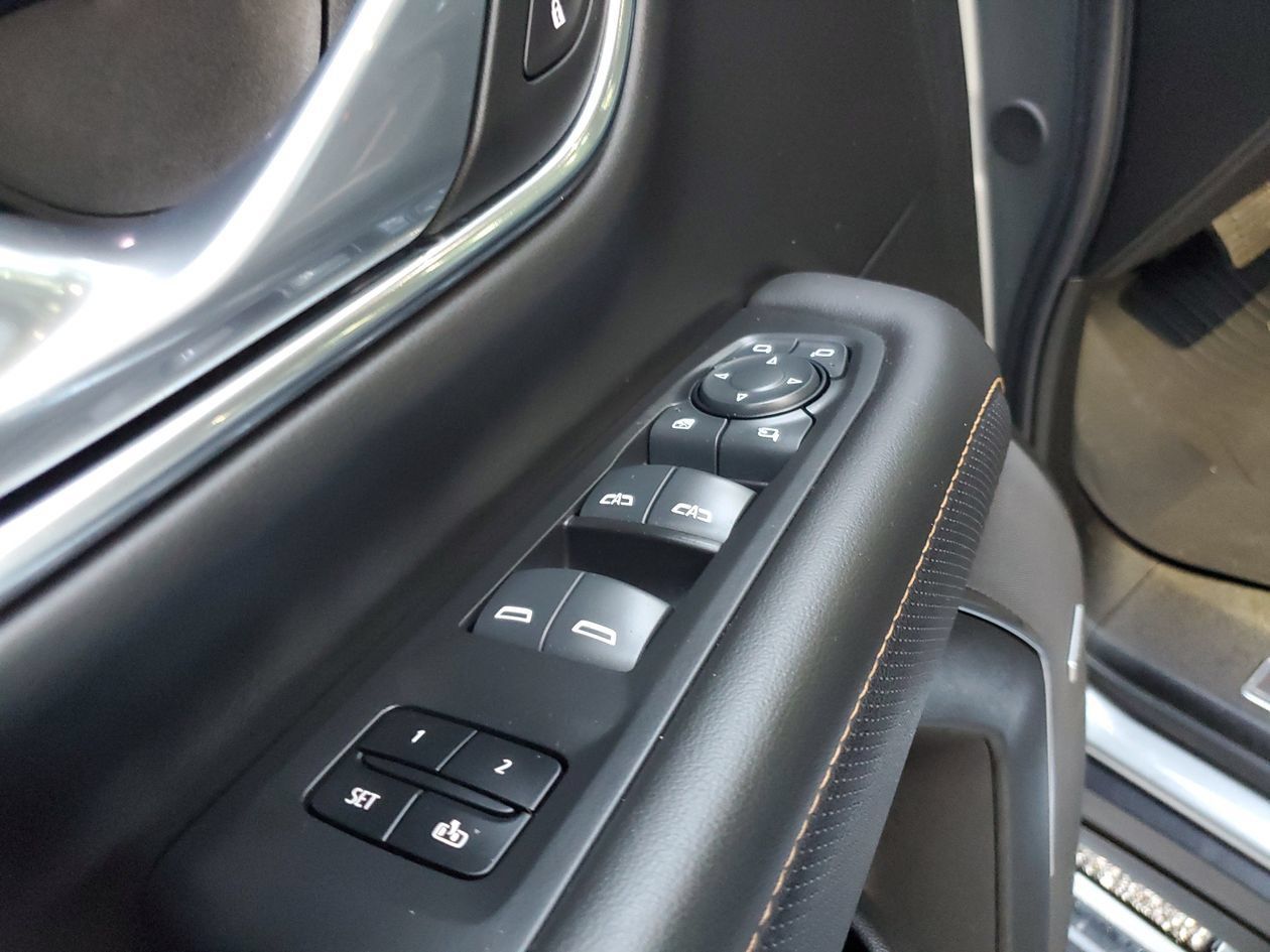 Used 2024 GMC Yukon AT4 w/ AT4 Premium Package AWD/4WD image 17