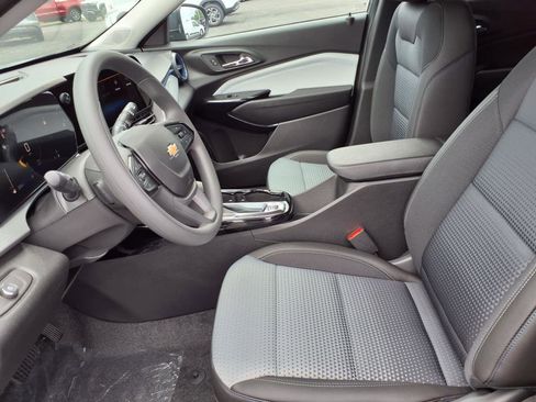New 2025 Chevrolet Trax LT FWD image 12