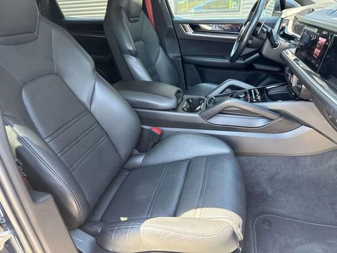 Certified 2024 Porsche Cayenne Coupe AWD/4WD image 16