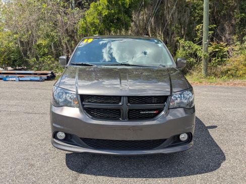 Used 2019 Dodge Grand Caravan SXT w/ Driver Convenience Group image 8