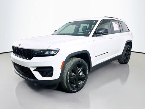 Used 2023 Jeep Grand Cherokee Altitude AWD/4WD image 3