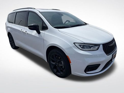 New 2026 Chrysler Pacifica Limited AWD/4WD image 7