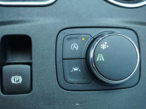 Used 2023 Chevrolet Traverse LT image 30