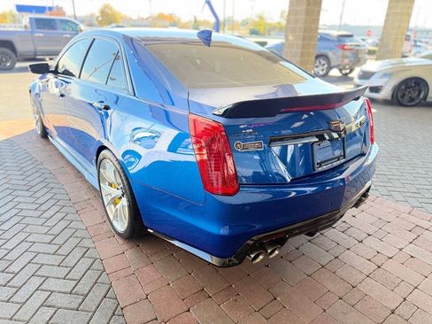 Used 2018 Cadillac CTS V w/ Luxury Package RWD image 9