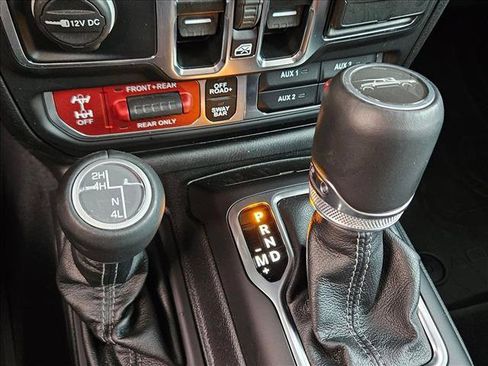 Used 2025 Jeep Gladiator Rubicon w/ Convenience Group image 13