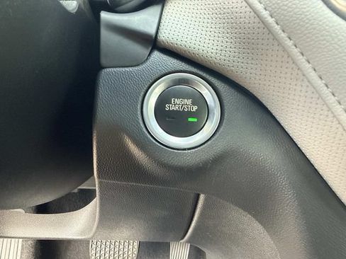 Used 2021 Chevrolet Equinox Premier FWD image 27