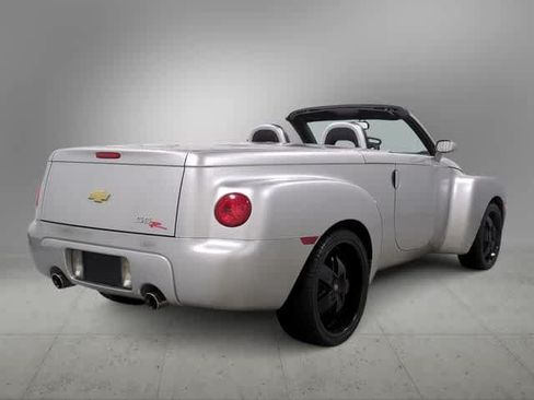 Used 2005 Chevrolet SSR w/ Preferred Equipment Group RWD image 8