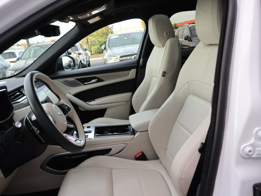 Used 2025 Jaguar F-PACE R-Dynamic S AWD/4WD image 17