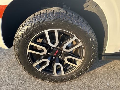 Used 2023 GMC Yukon AT4 w/ AT4 Premium Package image 6