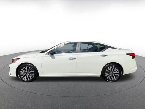 Used 2025 Nissan Altima 2.5 SV image 9