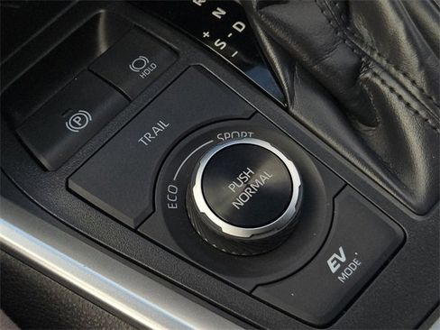 Certified 2025 Toyota RAV4 LE image 23