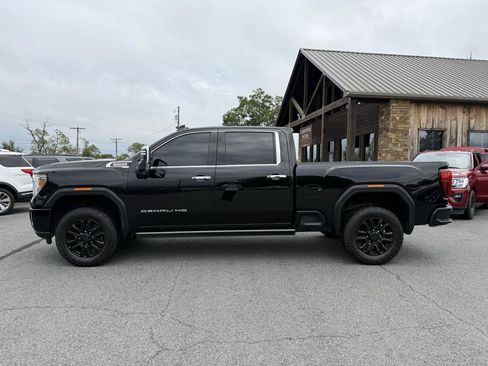 Used 2022 GMC Sierra 2500 Denali w/ Denali Black Diamond Edition AWD/4WD image 3
