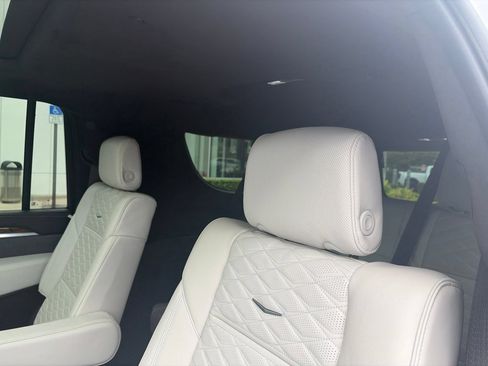 Used 2025 Cadillac Escalade ESV Sport Platinum AWD/4WD image 12