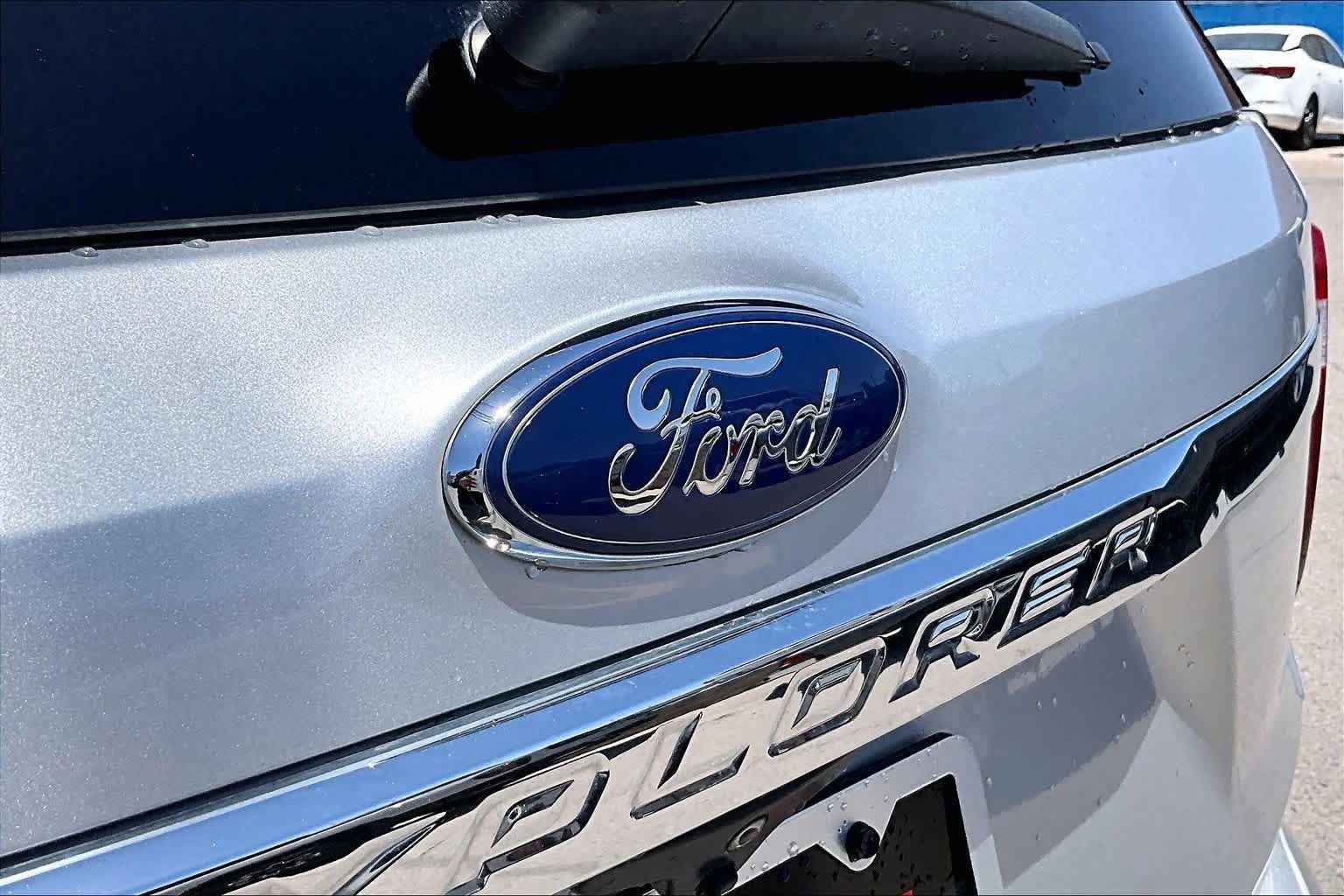 Used 2019 Ford Explorer XLT w/ Equipment Group 201A FWD image 10