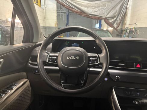Used 2026 Kia Carnival FWD image 32