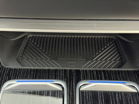 Used 2024 BMW 760i xDrive w/ Premium Package 2 image 34