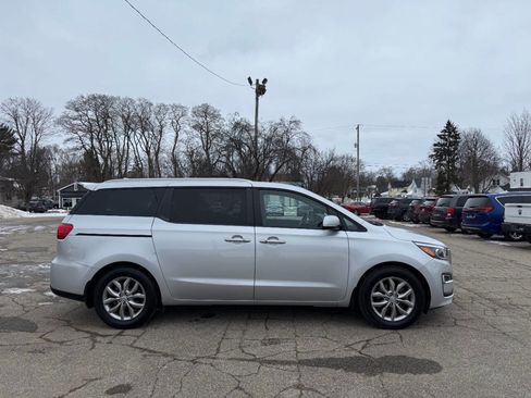 Used 2019 Kia Sedona EX image 6