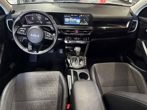 Used 2025 Kia Seltos S image 12