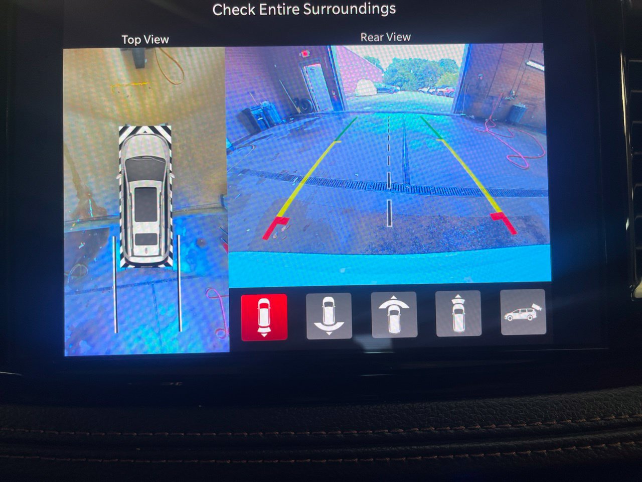 Used 2024 Chrysler Pacifica Pinnacle w/ Trailer Tow Group FWD image 25