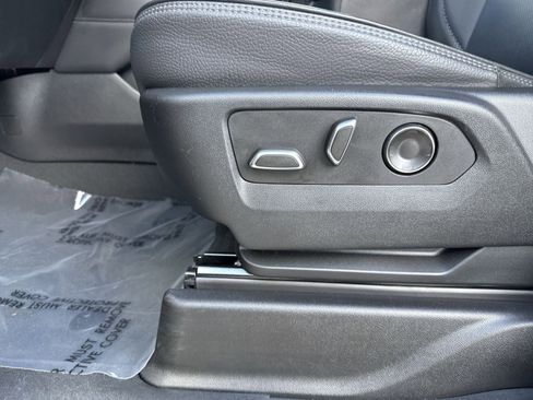 Used 2025 GMC Yukon XL Denali image 14