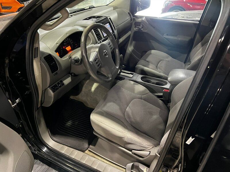 Used 2014 Nissan Frontier SV w/ SV Value Truck Package AWD/4WD image 8