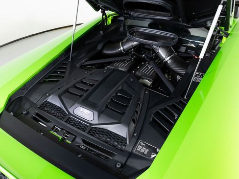 Used 2024 Lamborghini Huracan Sterrato image 18