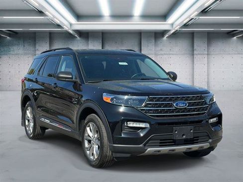 Used 2023 Ford Explorer XLT w/ Equipment Group 202A AWD/4WD image 23