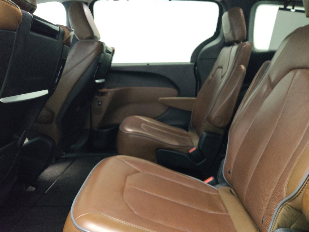 Used 2017 Chrysler Pacifica Limited FWD image 18