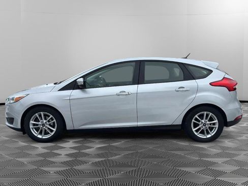 Used 2016 Ford Focus SE w/ SE Power Seat Package image 5