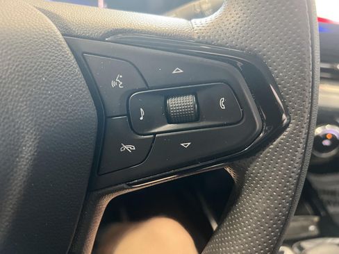 Used 2025 Chevrolet Trax LT FWD image 12