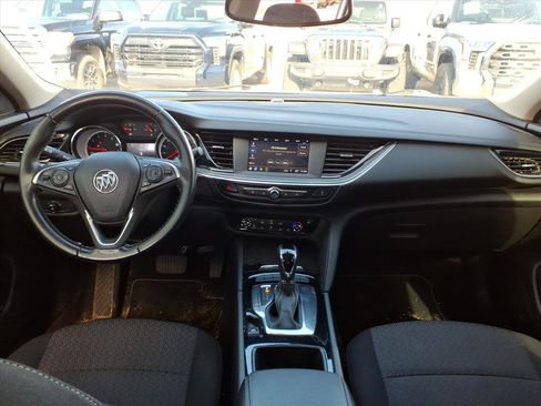 Used 2018 Buick Regal Preferred image 16