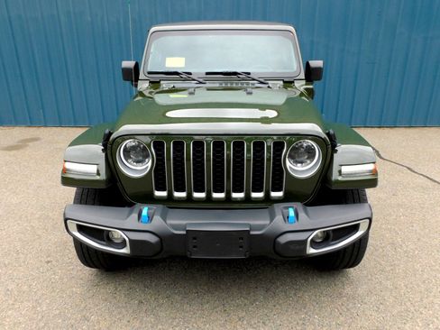 Used 2023 Jeep Wrangler Unlimited Sahara w/ Cold Weather Group AWD/4WD image 8
