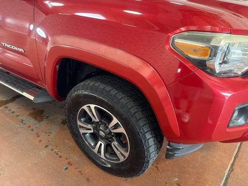 Used 2017 Toyota Tacoma TRD Sport w/ Tow Package RWD image 9