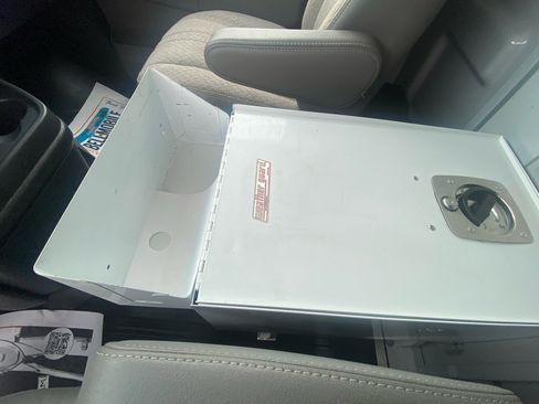 Used 2021 Chevrolet Express 3500 w/ Power Convenience Package image 35