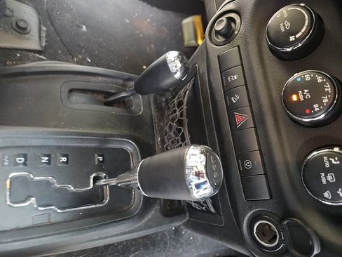 Used 2013 Jeep Wrangler Unlimited Sahara w/ Connectivity Group AWD/4WD image 38