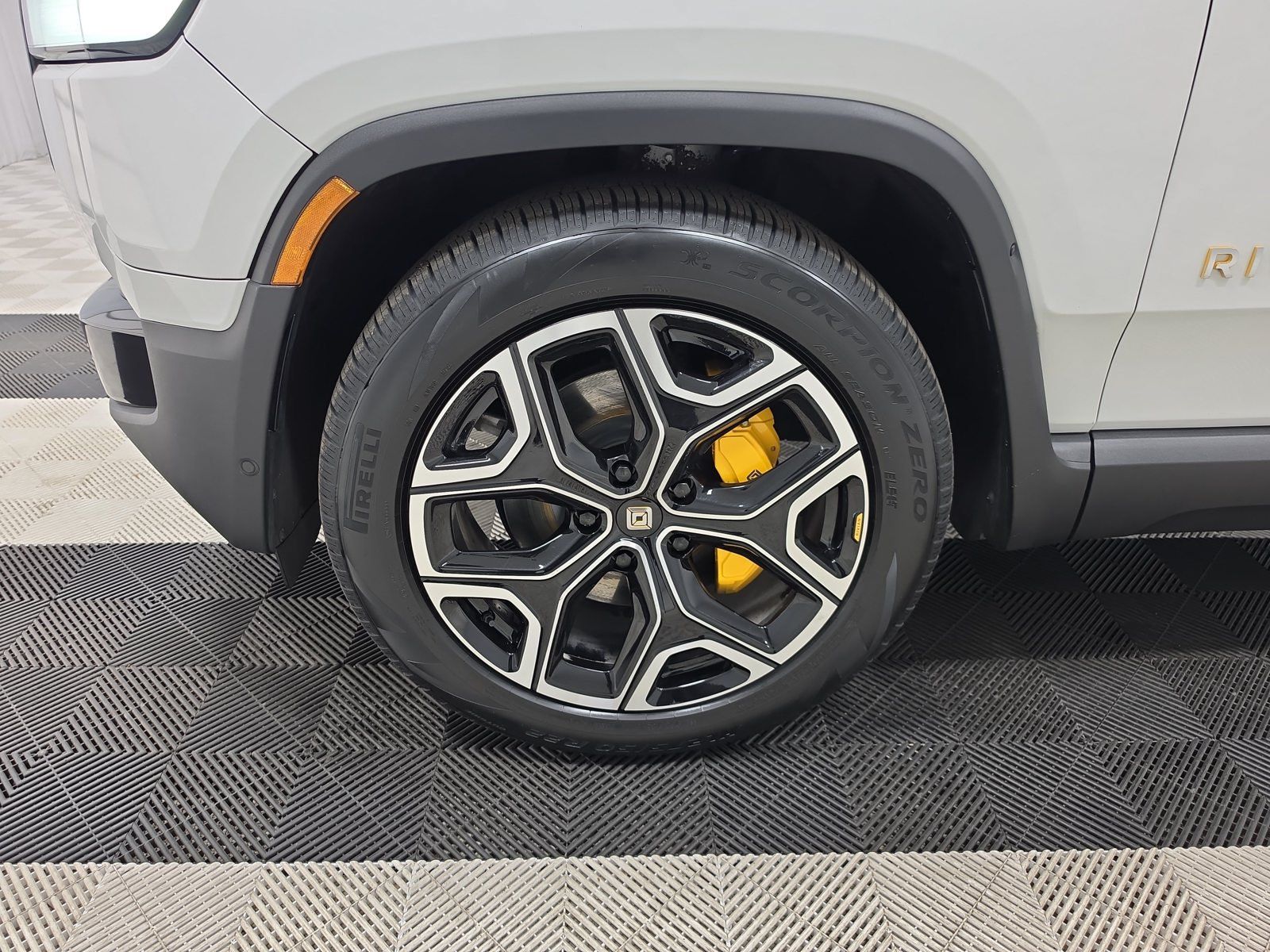 Used 2024 Rivian R1S Adventure Quad AWD/4WD image 9