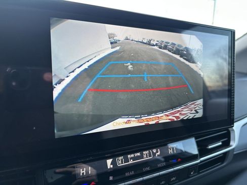 Used 2025 Toyota Sienna XLE image 24