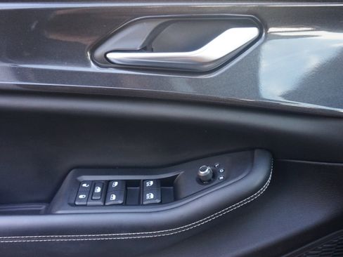 Used 2023 Jeep Grand Cherokee Laredo w/ Luxury Tech Group I image 16