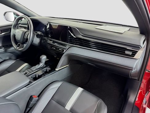 Used 2025 Toyota Camry SE w/ Convenience Package FWD image 27