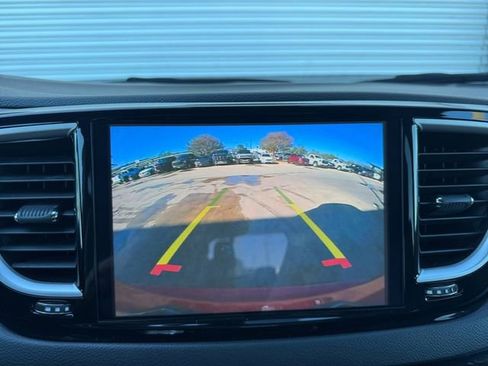 Used 2024 Chrysler Pacifica Touring-L image 11