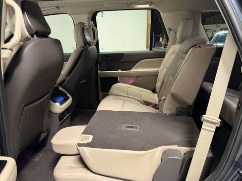 Used 2024 Lincoln Navigator Premiere image 26