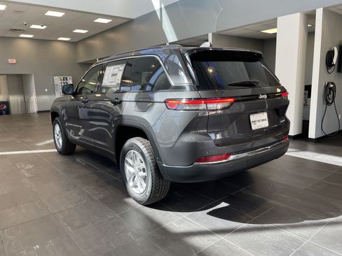 New 2025 Jeep Grand Cherokee Laredo X w/ Luxury Tech Group I RWD image 8