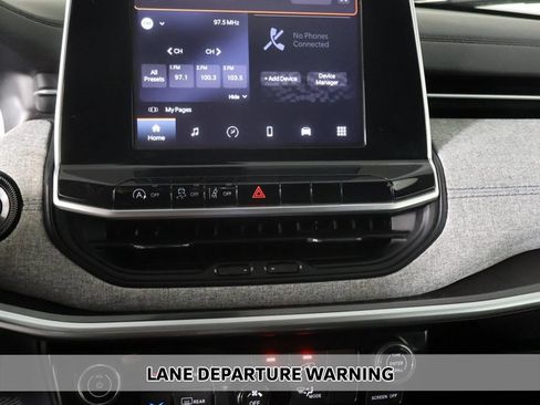 Used 2022 Jeep Compass Latitude AWD/4WD image 3