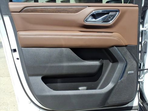 Used 2022 Chevrolet Suburban High Country RWD image 18