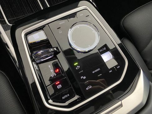 Certified 2024 BMW 740i xDrive image 27