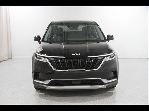 Used 2024 Kia Carnival EX FWD image 2