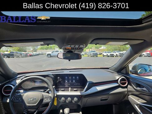 Certified 2024 Chevrolet Trax RS w/ Sunroof Package FWD image 21