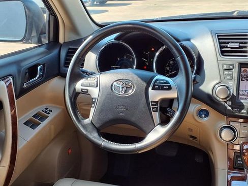 Used 2011 Toyota Highlander Limited AWD/4WD image 8
